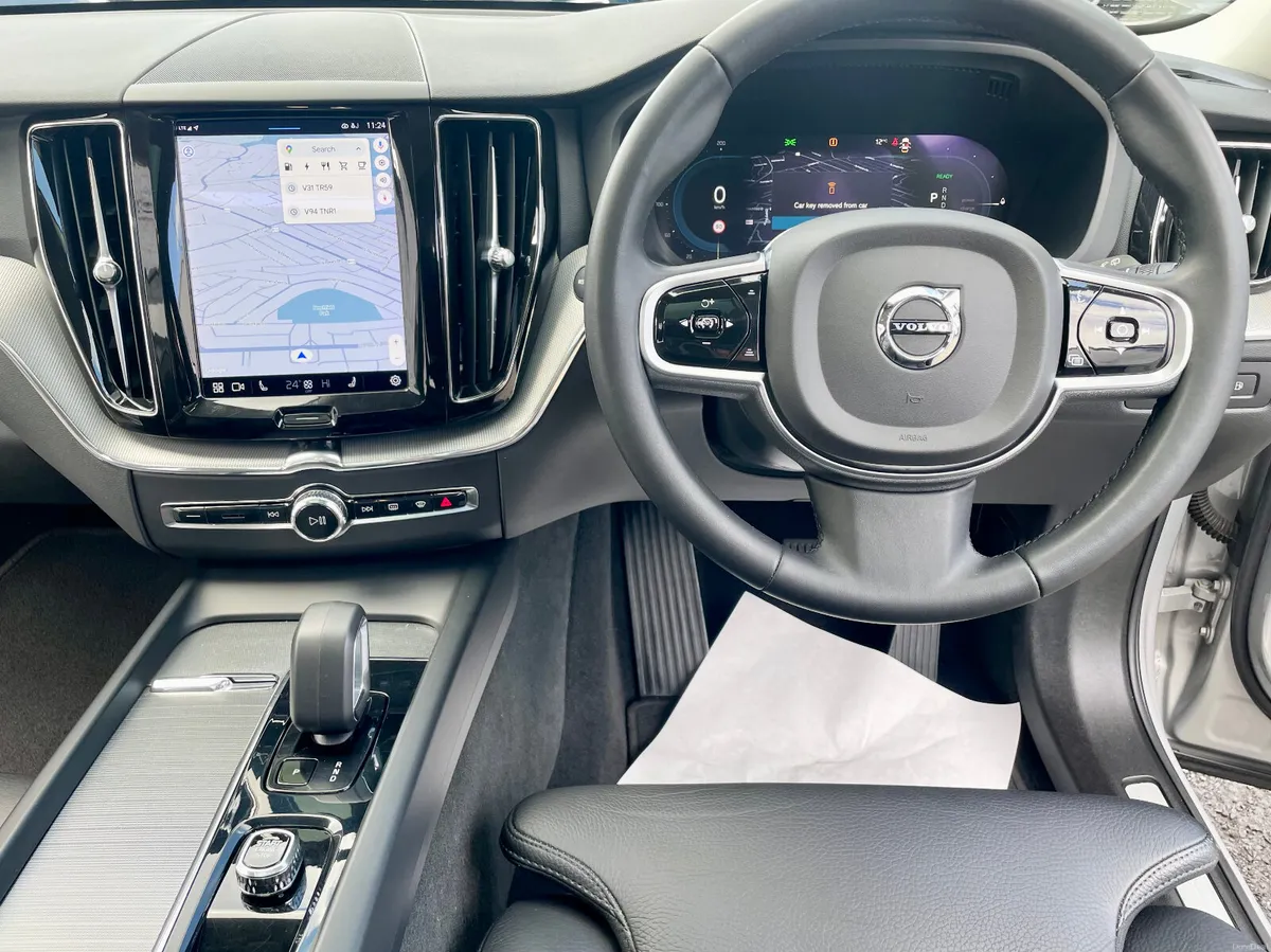 Volvo XC60 T6 Recharge PHEV PlusDark AWD Auto,2023 - Image 6