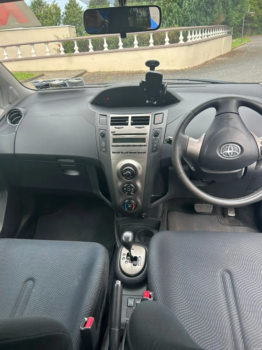 Toyota Yaris Authomatic 2010 - Image 3