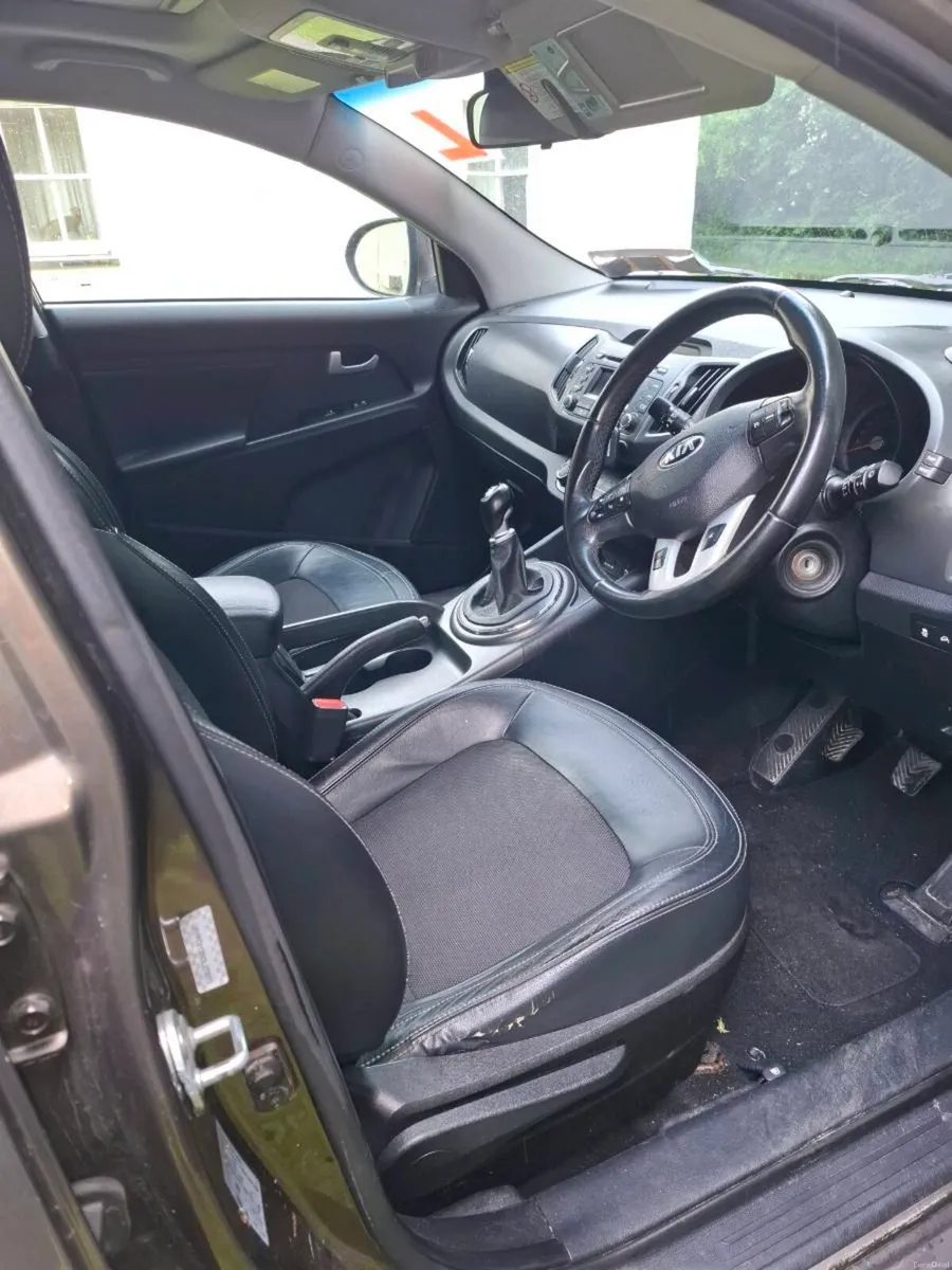 Car - Image 3
