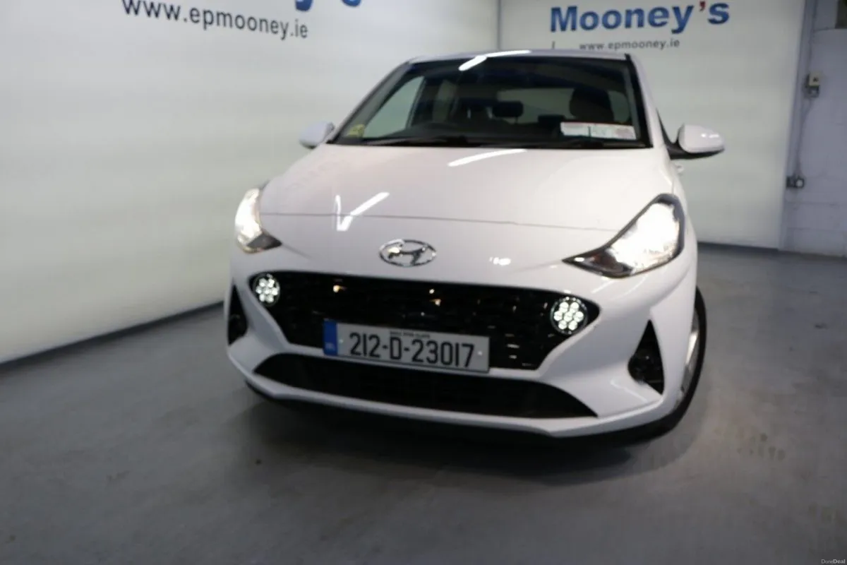Hyundai i10 AUTOMATIC DELUXE 1.0L PETROL HATCHBACK - Image 2