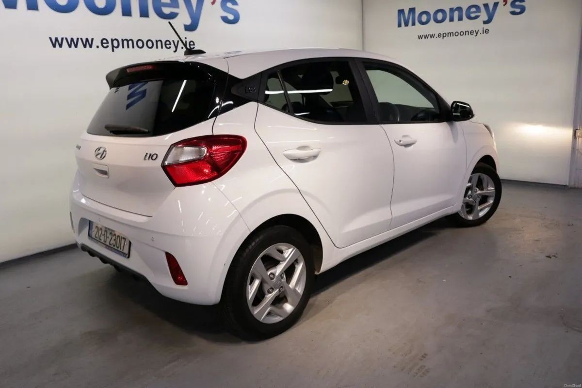 Hyundai i10 AUTOMATIC DELUXE 1.0L PETROL HATCHBACK - Image 4