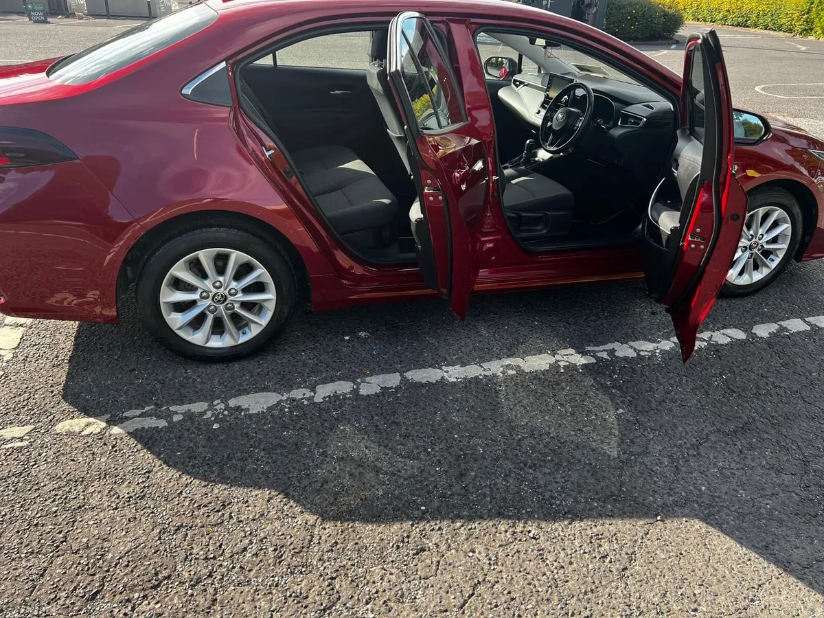 2019 Toyota Corolla 1.8 Hybrid Automatic Luna - Image 4