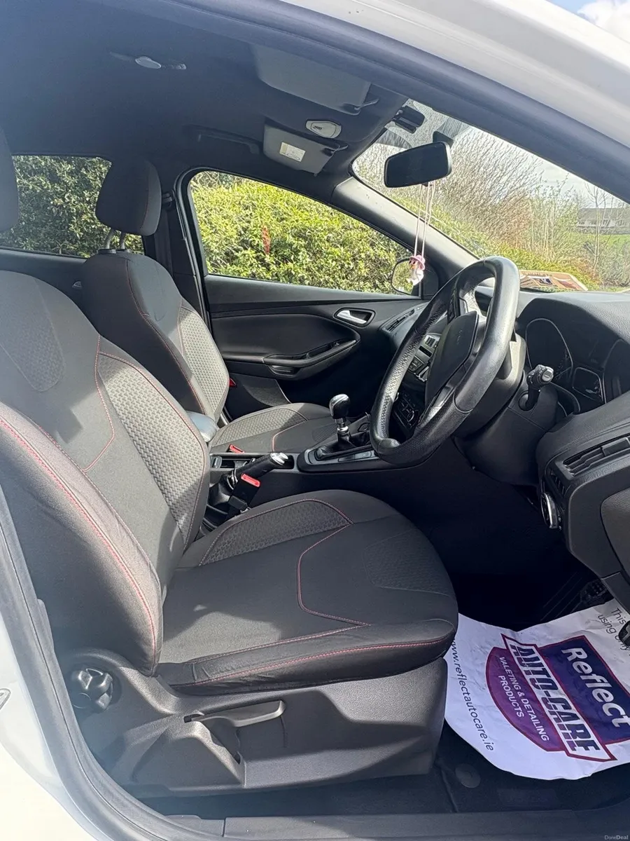 Ford Focus ST-Line 1.0 EcoBoost - Image 3