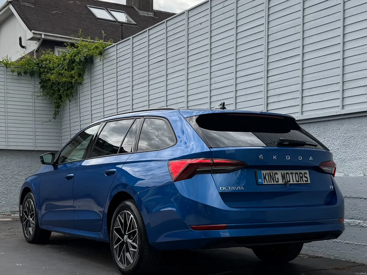 Skoda Octavia 2023 SE TECH / PLUG-IN 1.4 TSI - Image 6