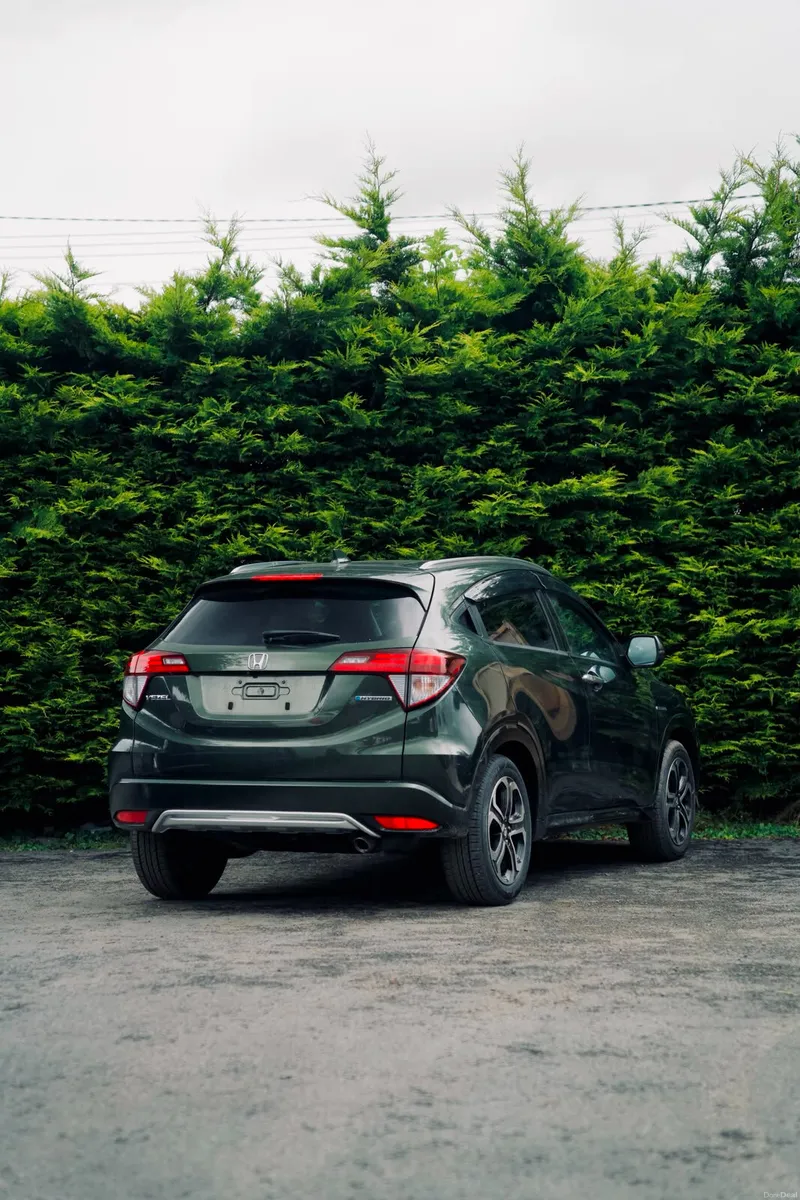 🌟 Honda Vezel Z 1.5 Hybrid 2016 🌟 - Image 4