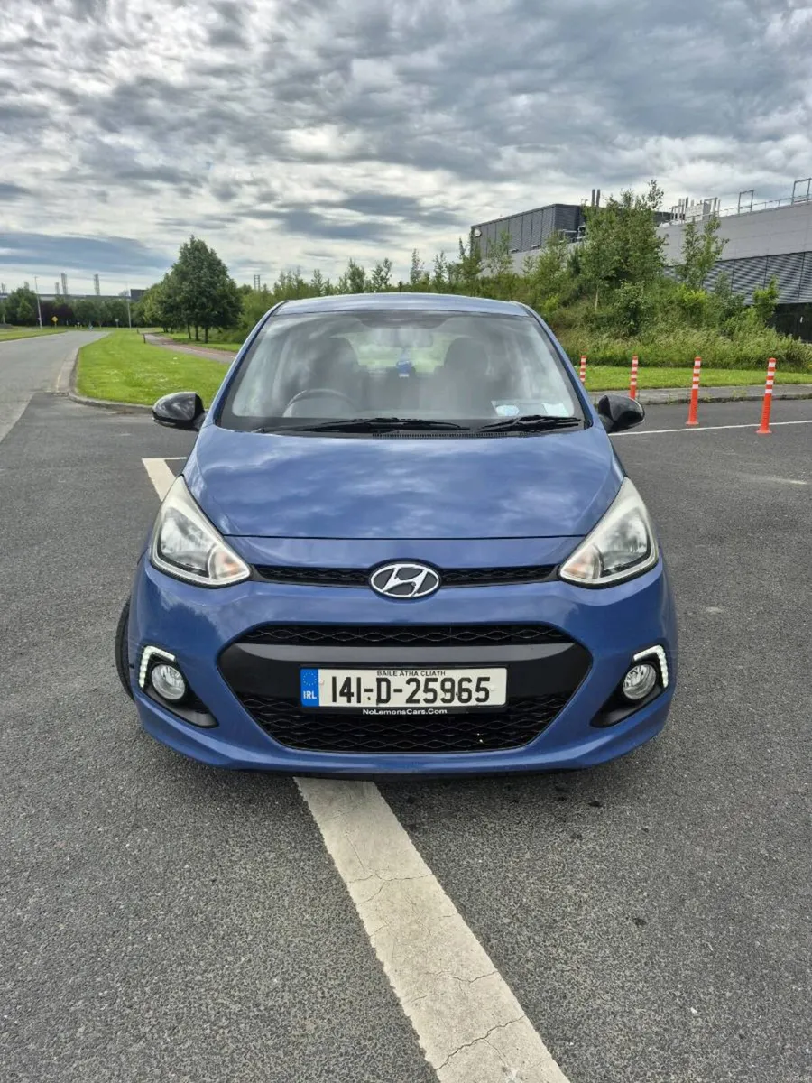 Hyundai i10 Luxury trim level - Image 2