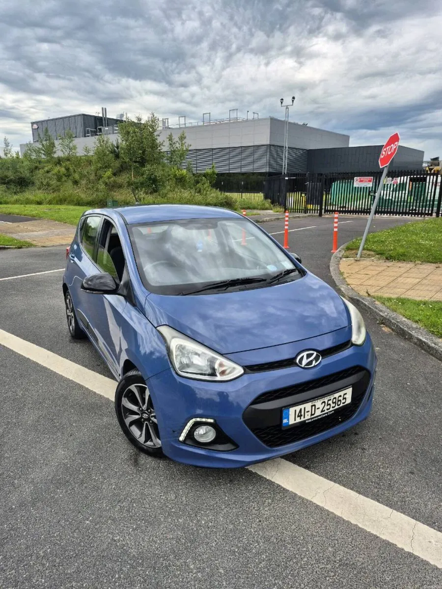 Hyundai i10 Luxury trim level - Image 1