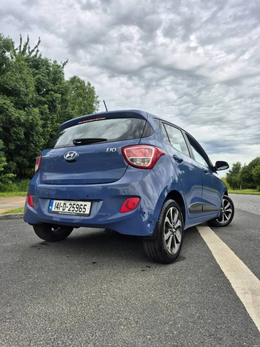 Hyundai i10 Luxury trim level - Image 3