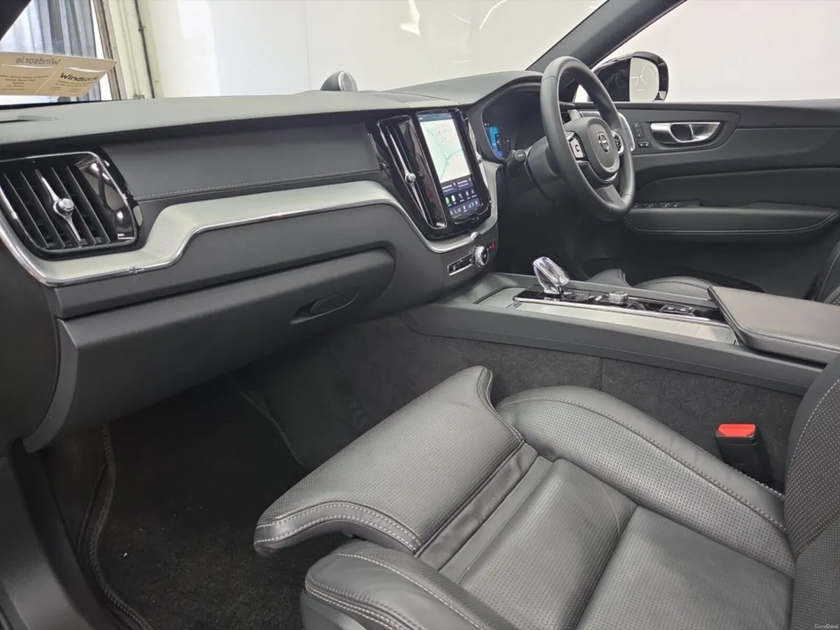 Volvo XC60  T6 Ultimate Black Edition AWD PHEV *35 - Image 4