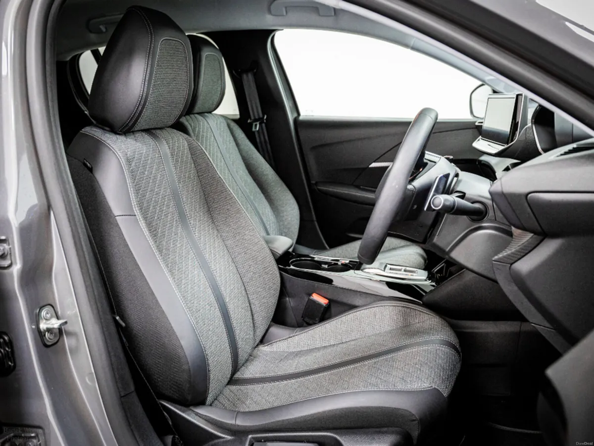 Peugeot 208 Allure 1.2 Hybrid Auto 110HP - Image 3