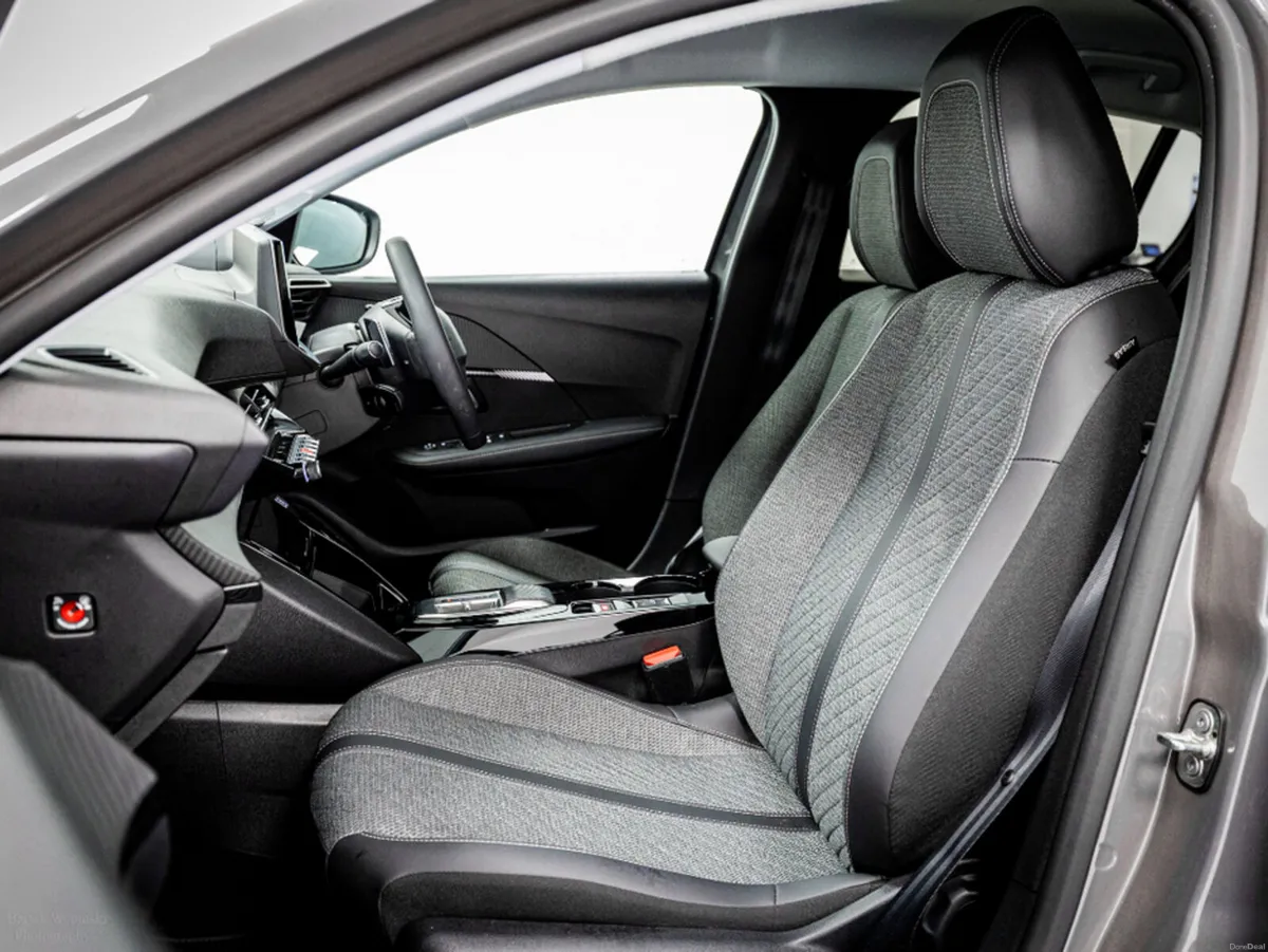 Peugeot 208 Allure 1.2 Hybrid Auto 110HP - Image 6