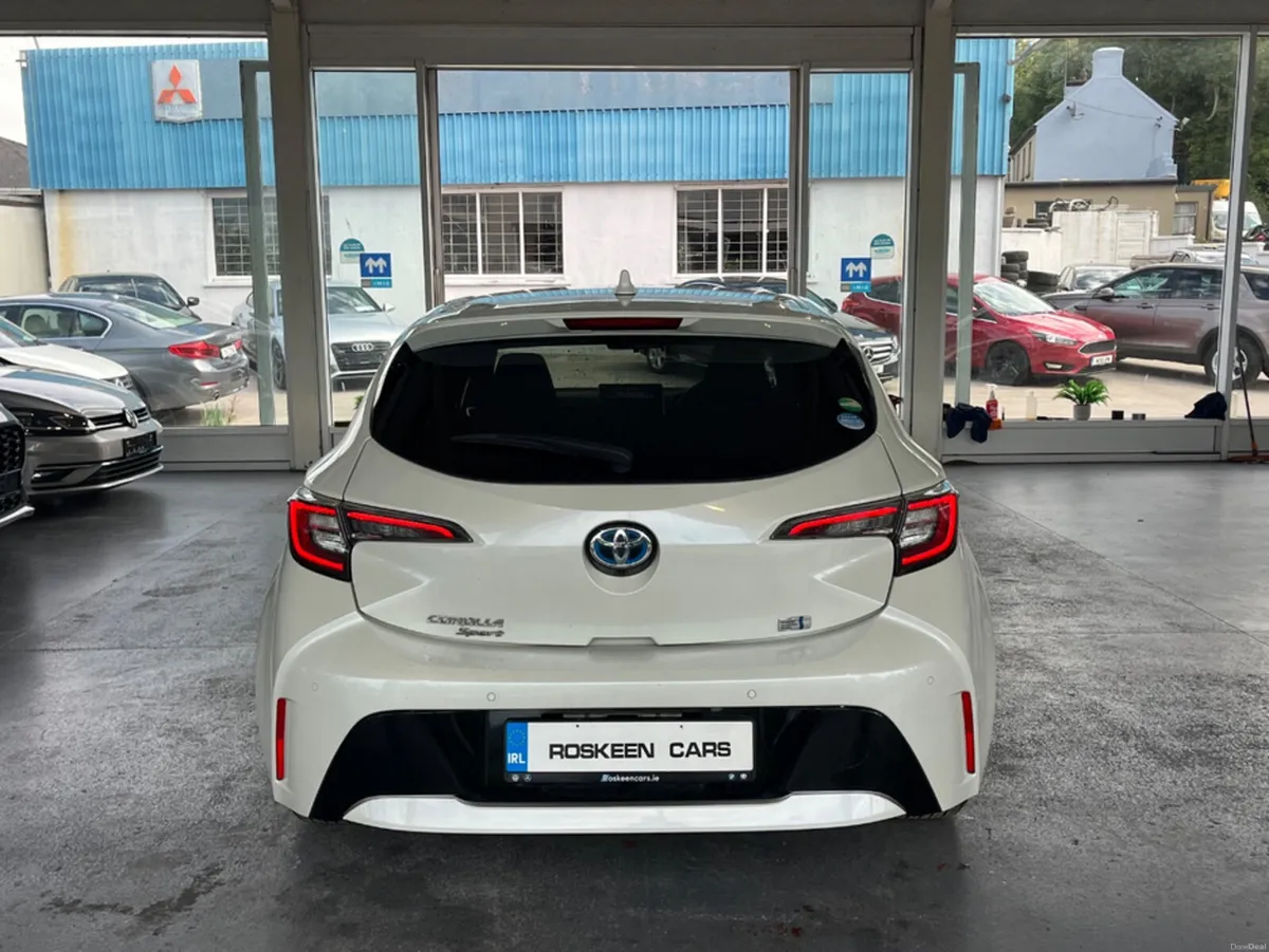 Toyota Corolla SPORT 1.8 6AA-ZWE211H - Image 6