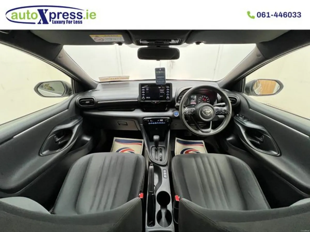 Toyota Yaris 1.5 HYBRID X Automatic, Reversing cam - Image 2