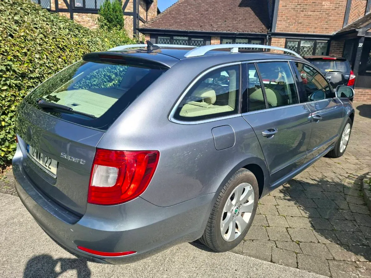 Skoda superb estate 2012 HIGH SPEC MINT - Image 2