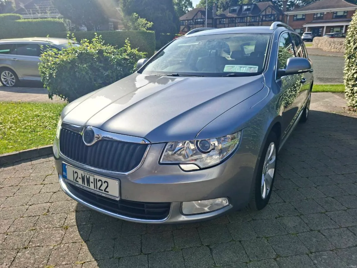 Skoda superb estate 2012 HIGH SPEC MINT - Image 4