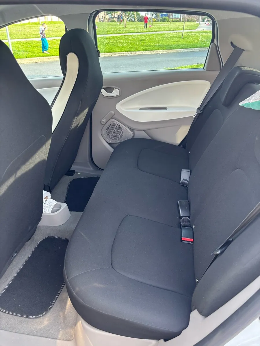Car - Image 4