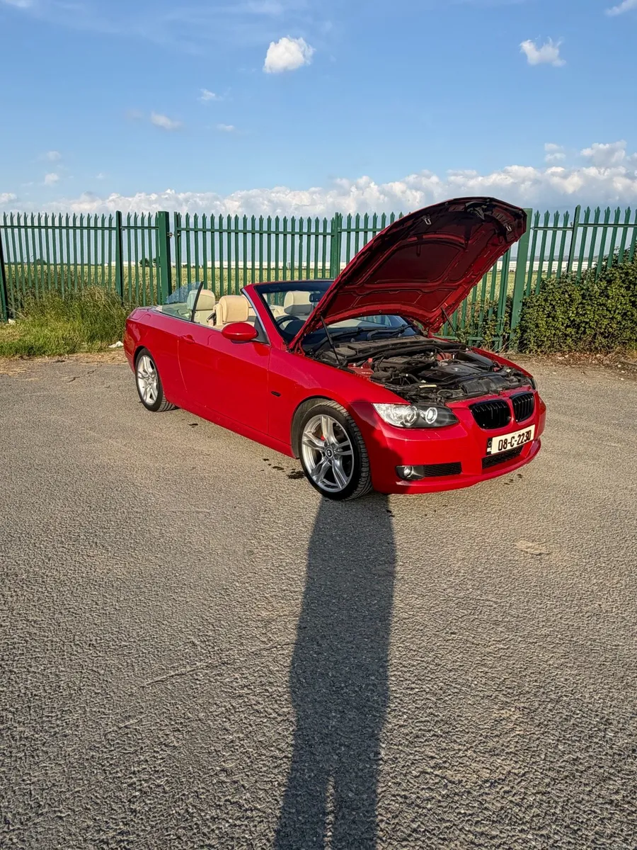 BMW 320i hard top low kms - Image 4