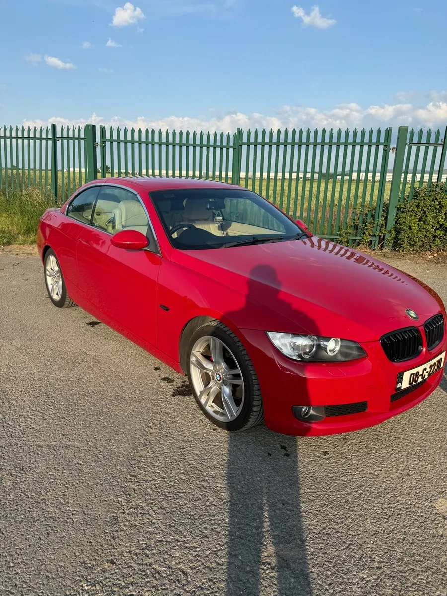 BMW 320i hard top low kms - Image 3