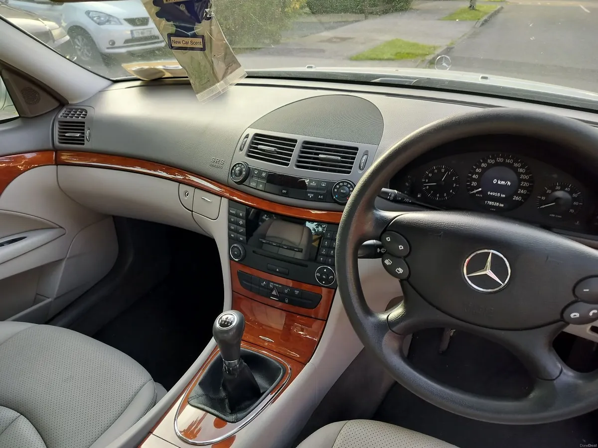 Mercedes-Benz E-Class 2007 - Image 3