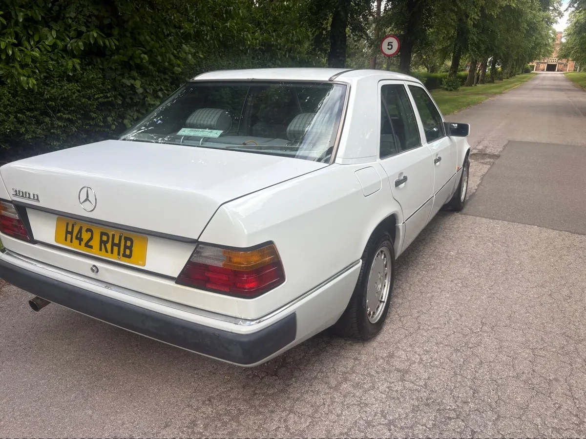 Mercedes-Benz 300D W124 - Image 3