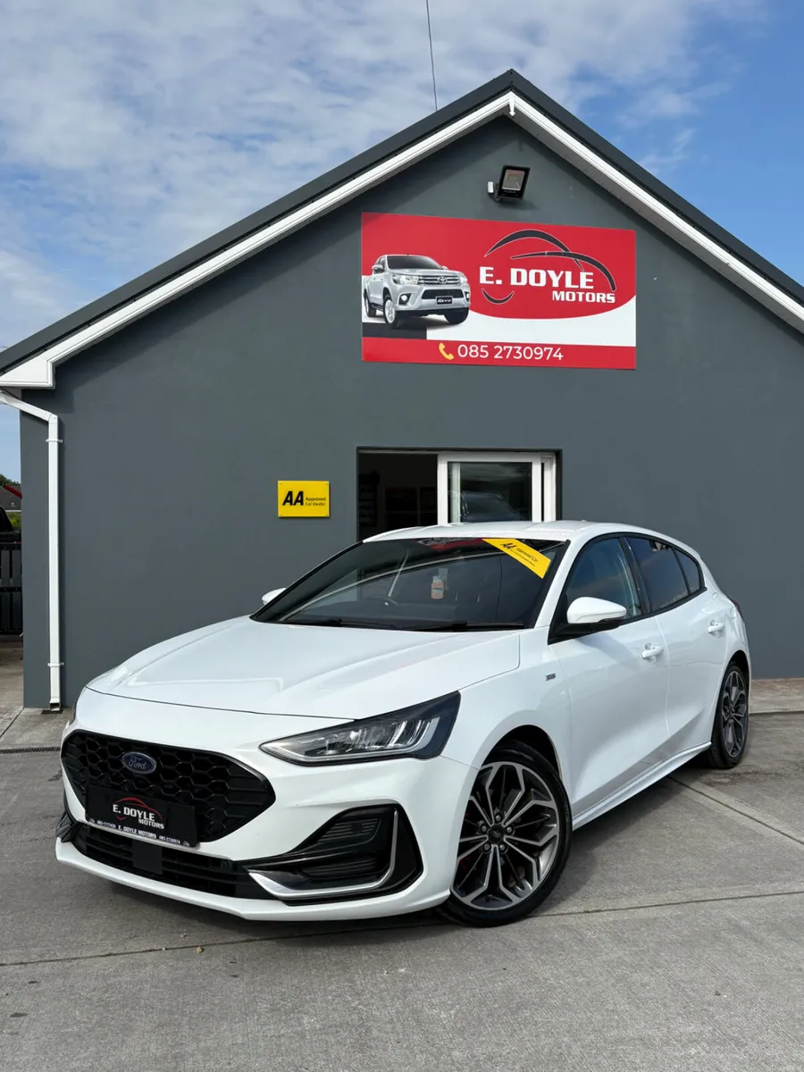2023 Ford Focus ST- Line Vignale Auto - Image 2