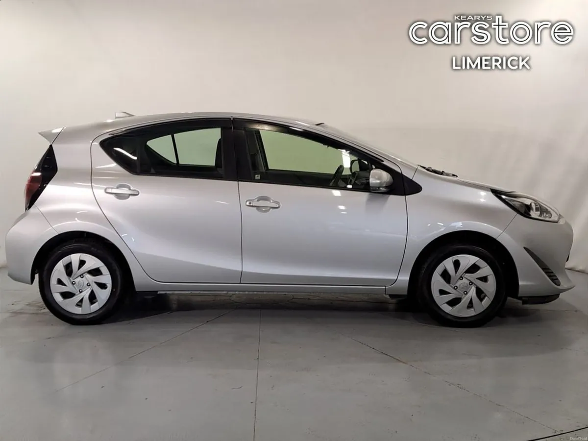 Toyota Aqua 1.5 HYBRID - Image 2