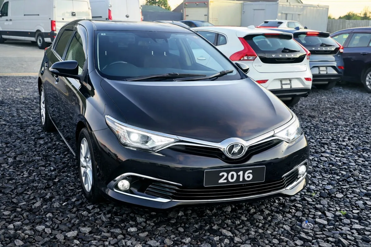 Toyota Auris 2016 Hybrid Sport pack 1.5 AUTOMATIC - Image 1