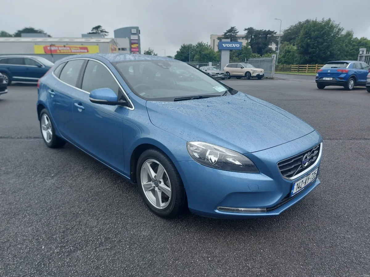 Volvo V40 D2 SE 5DR - Image 3