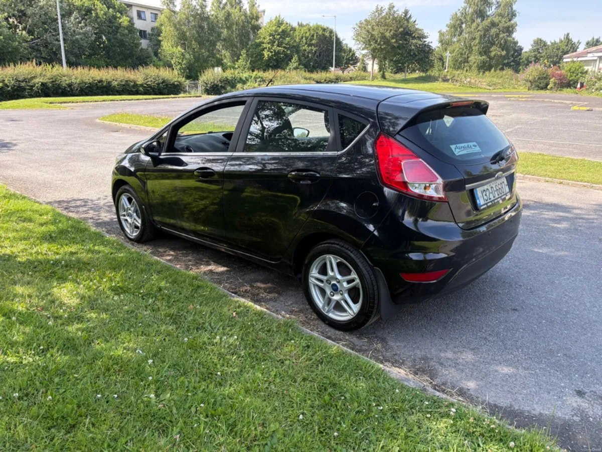 Ford Fiesta TITANIUM 1.25 60PS M5 4 MCA 4DR - Image 4