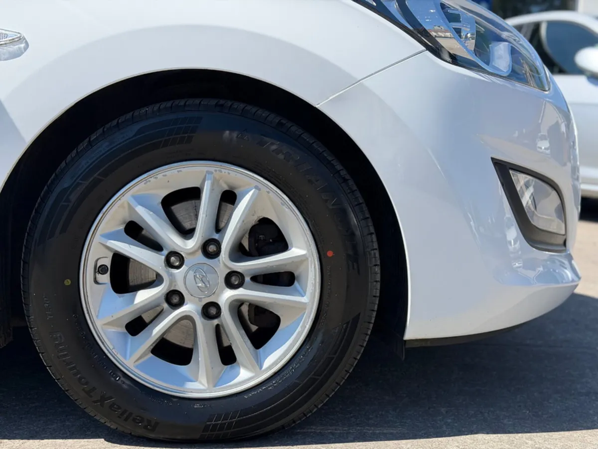 Hyundai i30 SE BLUE DRIVE - Image 4