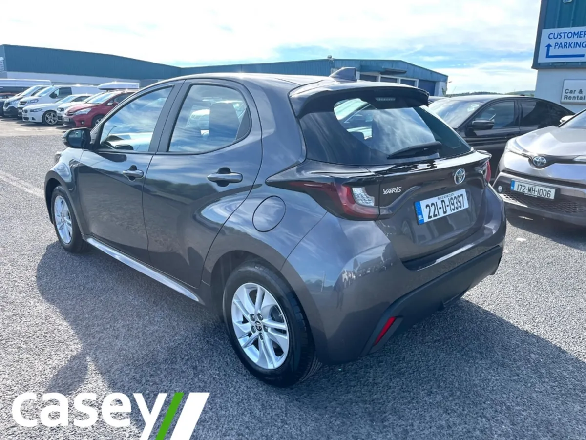 Toyota Yaris HYBRID LUNA AUTO 4DR - Image 2
