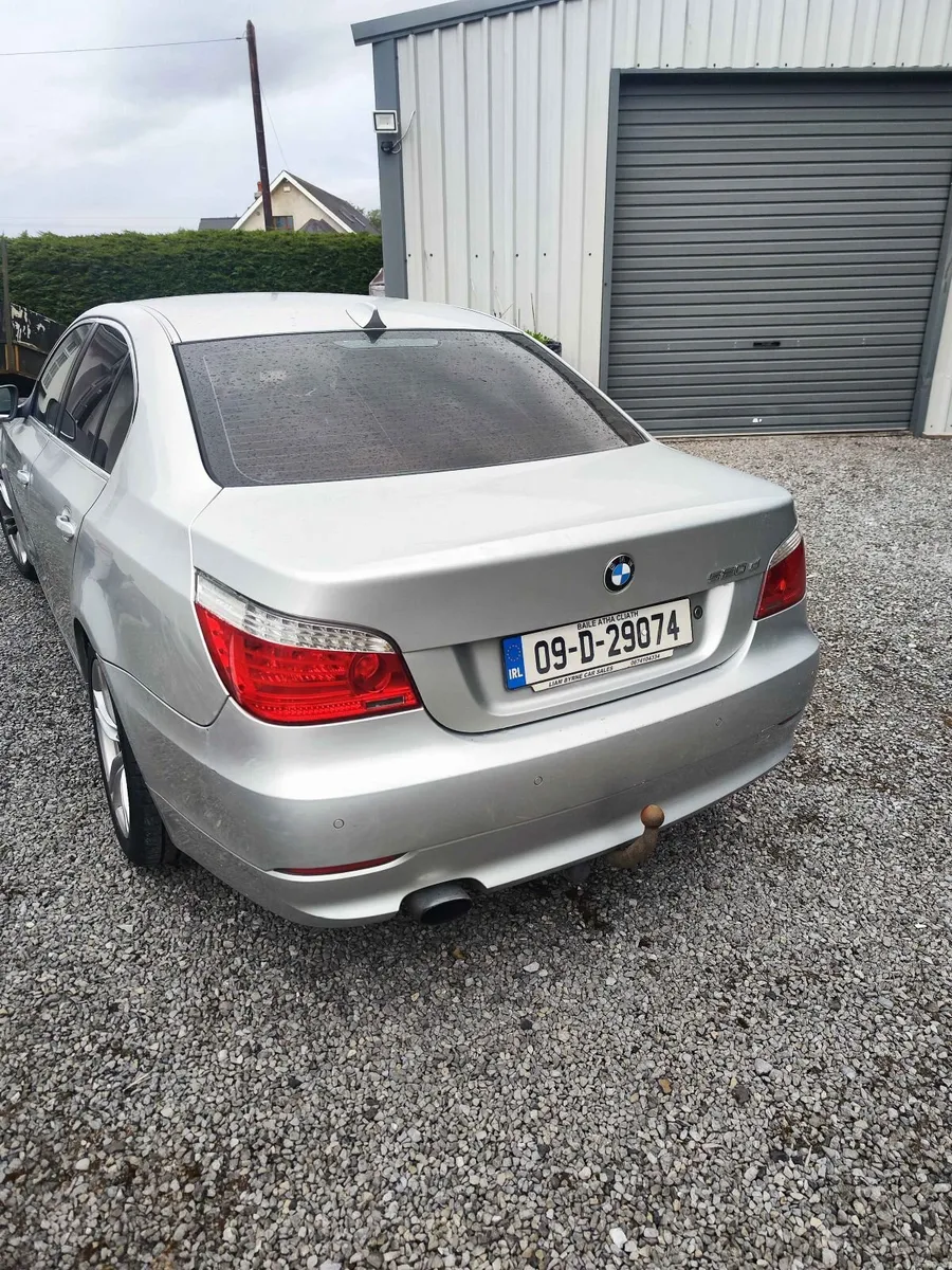 BMW 5-Series 2009 - Image 4