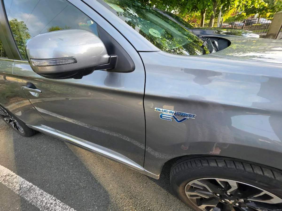 Mitsubishi Outlander 2016 plug in hybrid - Image 3