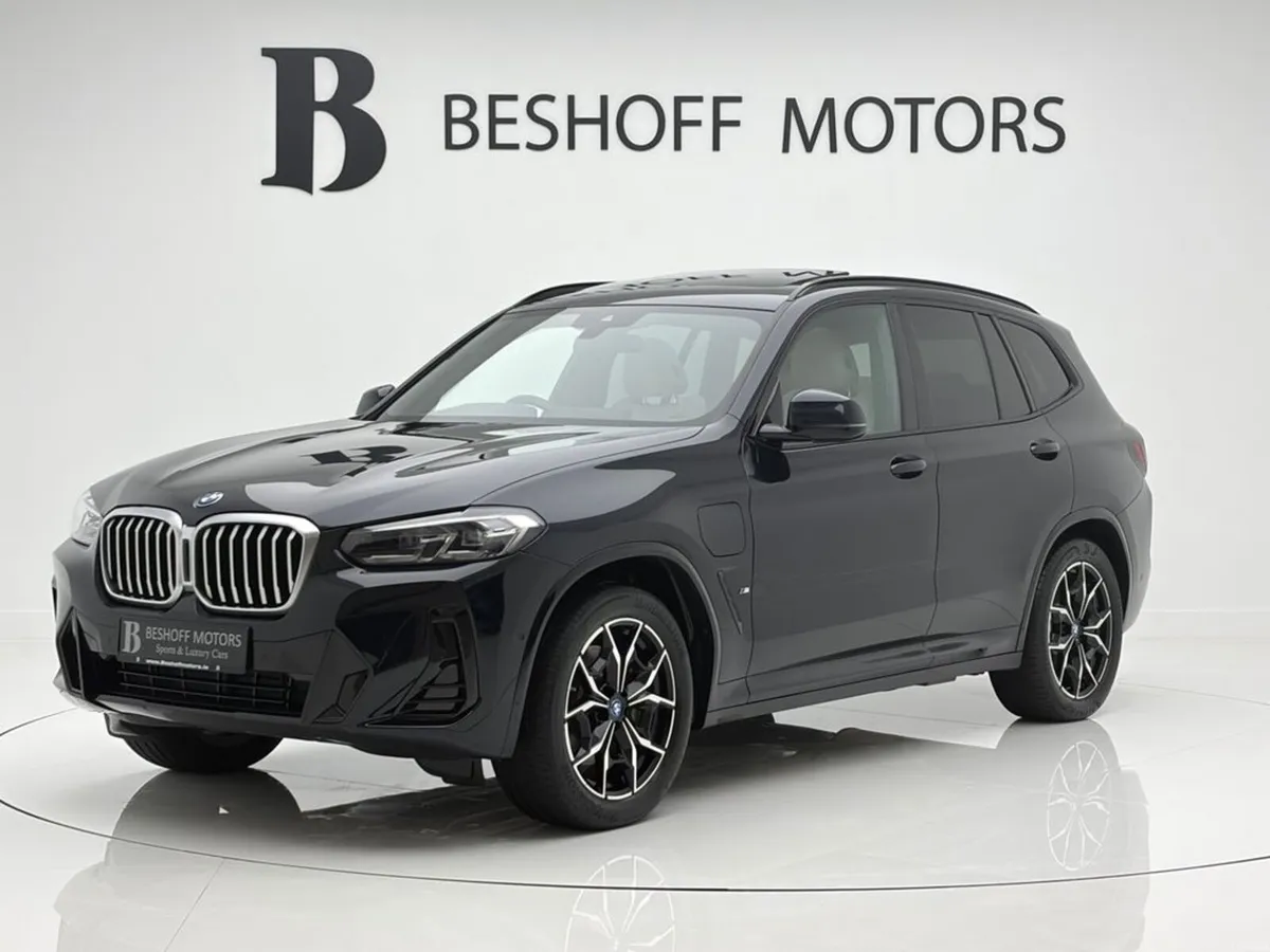 BMW X3 30e M-SPORT=PAN ROOF//LIGHT INTERIOR//AS NE - Image 1
