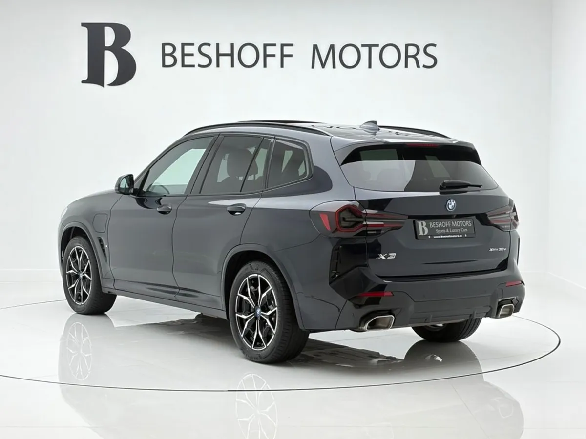 BMW X3 30e M-SPORT=PAN ROOF//LIGHT INTERIOR//AS NE - Image 3