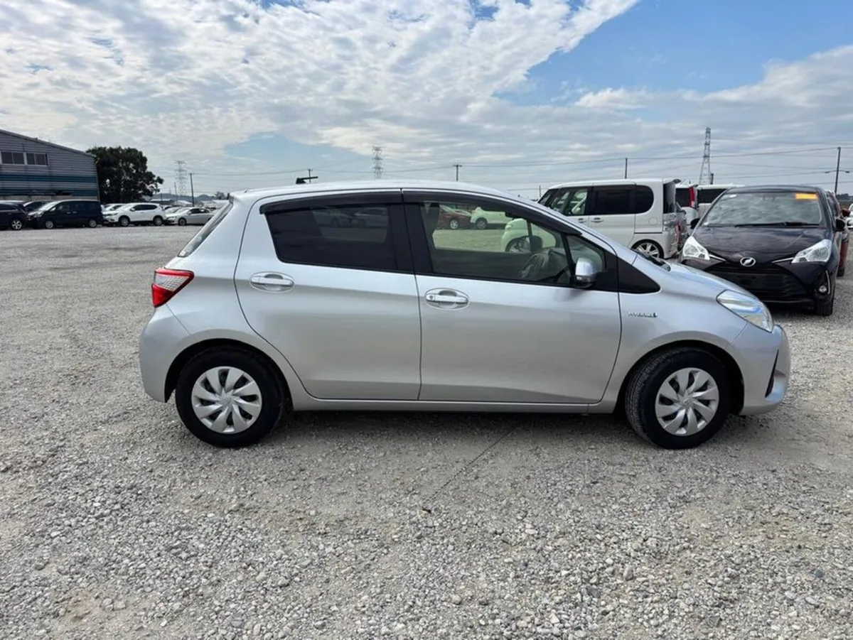 Toyota Yaris 182 F 1.5 Hybrid - Image 2