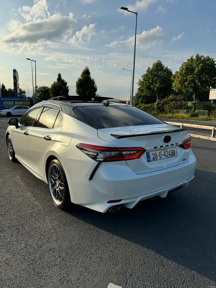 Toyota Camry WS LEATHER AUTOMATIC HYBRID 2021 - Image 4