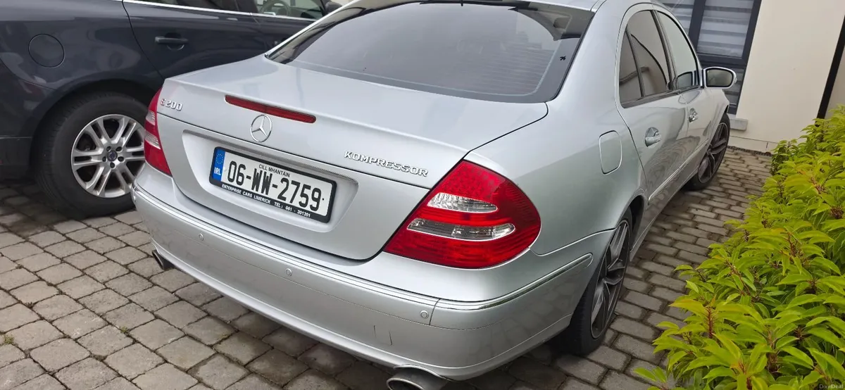 Mercedes-Benz E-Class 2006 - Image 3