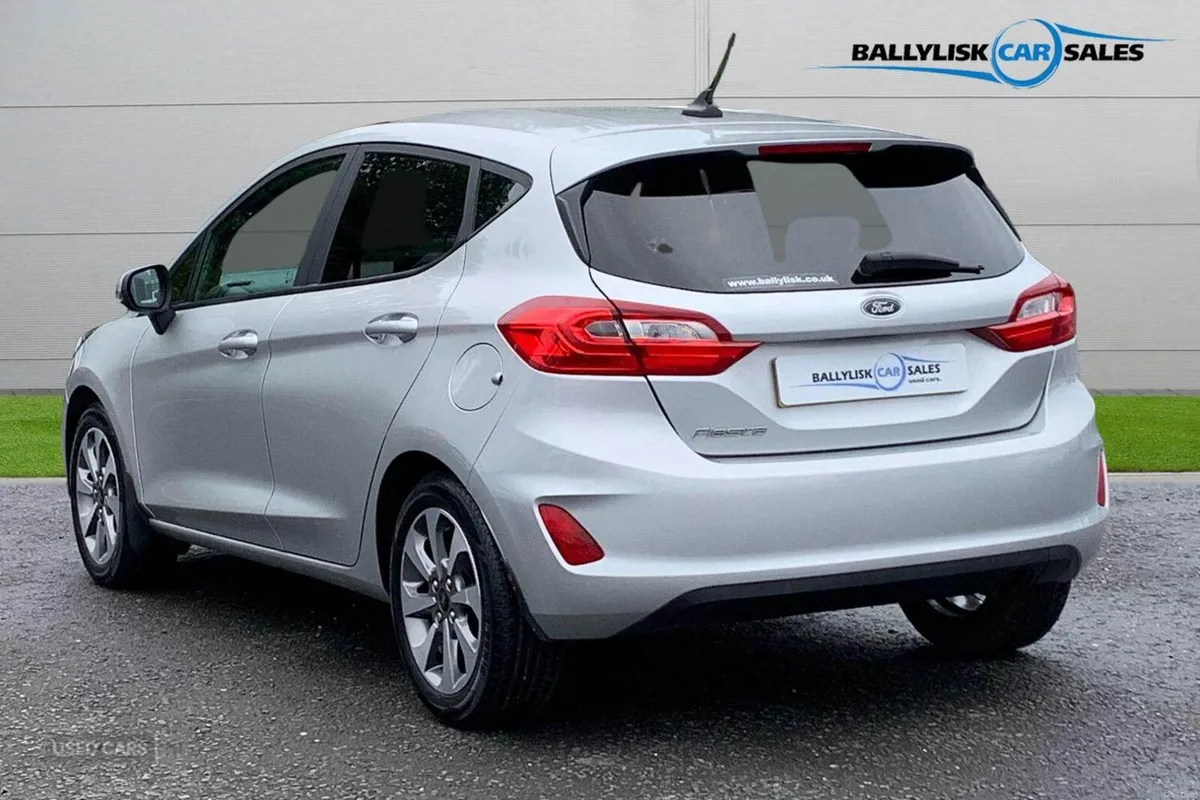 Ford Fiesta 1.0T 95PS Trend in Moondust Silver wit - Image 2