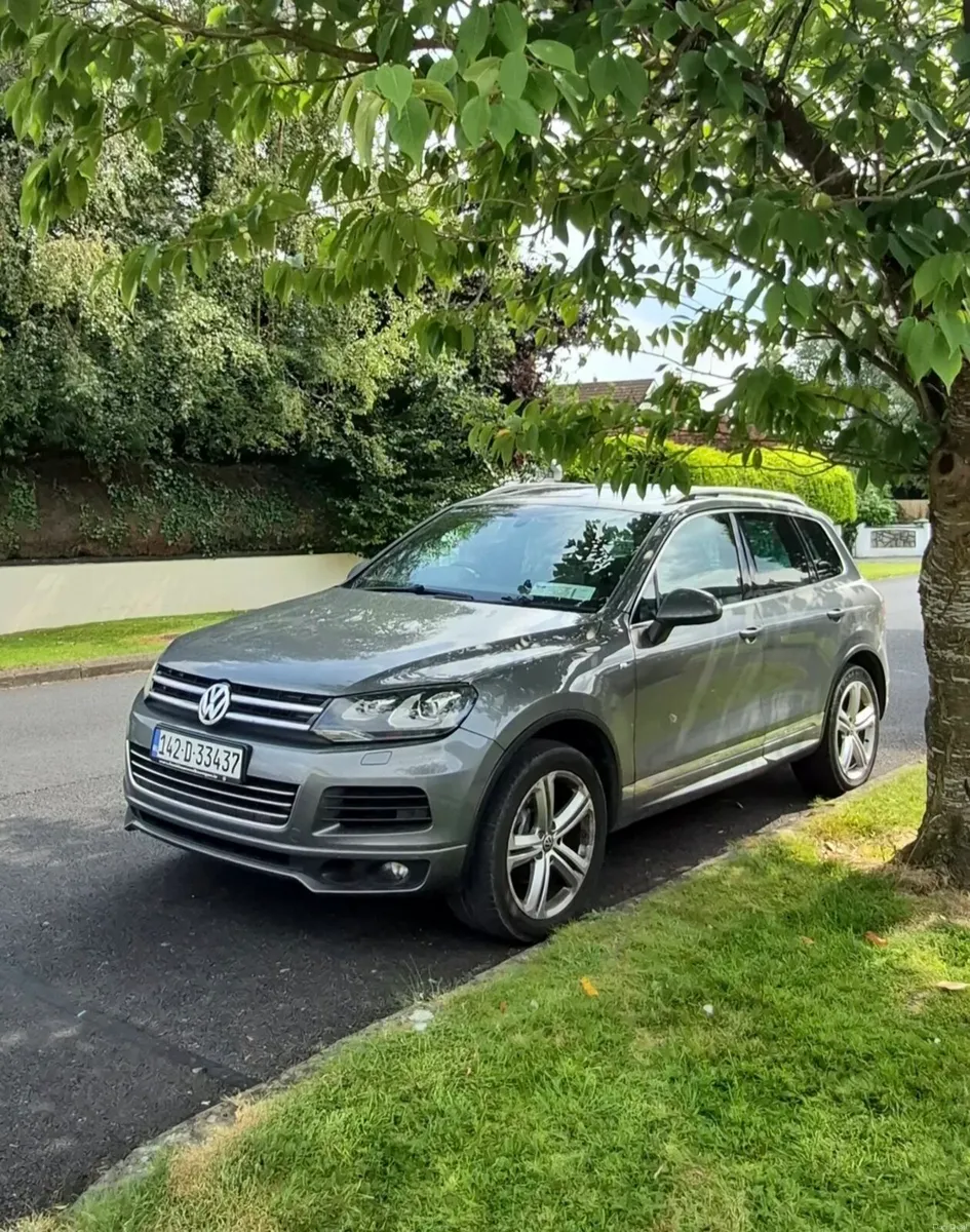 2014 Volkswagen Touareg - Image 1