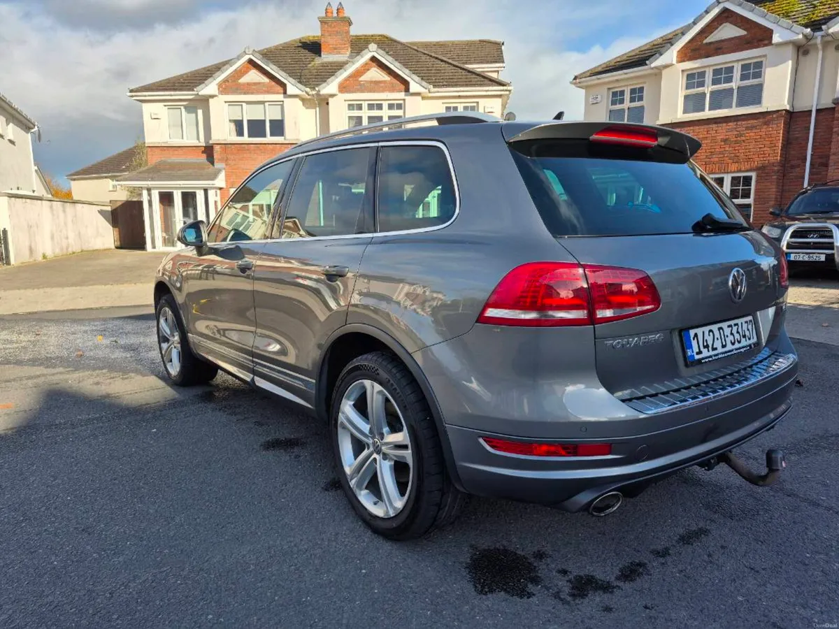 2014 Volkswagen Touareg - Image 3