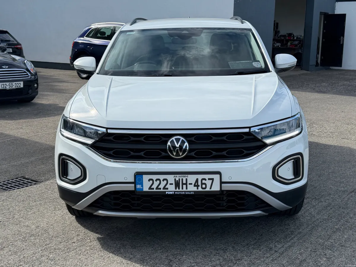 222 Volkswagen T-Roc 1.0 LIFE - LOW KM - - Image 3