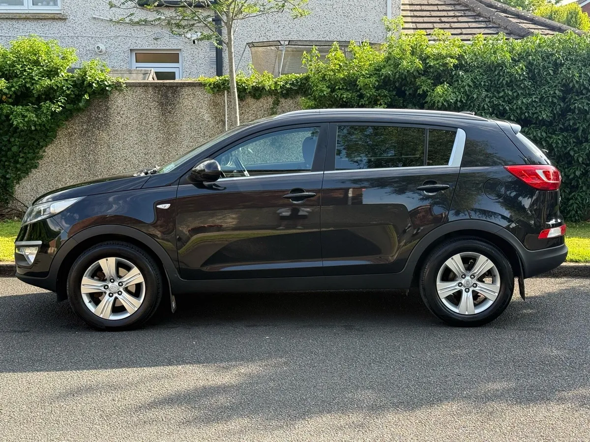 141 Kia Sportage LXE NEW NCT 05/27 - Image 2