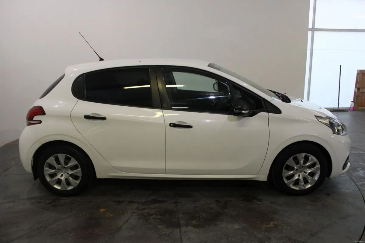 Peugeot 208 1.2 Puretech 82 bhp Access 5dr - TENDE - Image 3