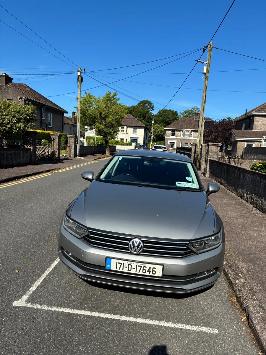 Volkswagen Passat 2017 - Image 2