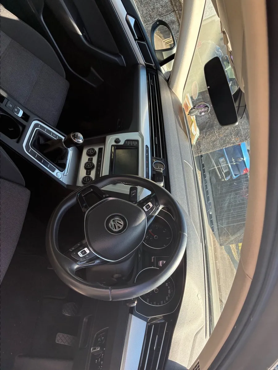 Volkswagen Passat 2017 - Image 1