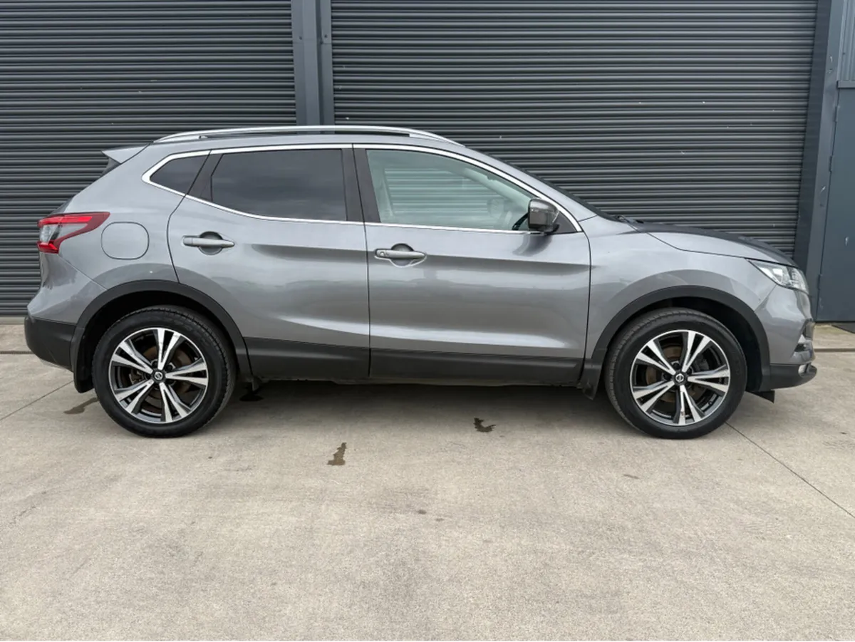 Nissan Qashqai 1.5 DSL SV PREMIUM DCT AUTO ** Glas - Image 3
