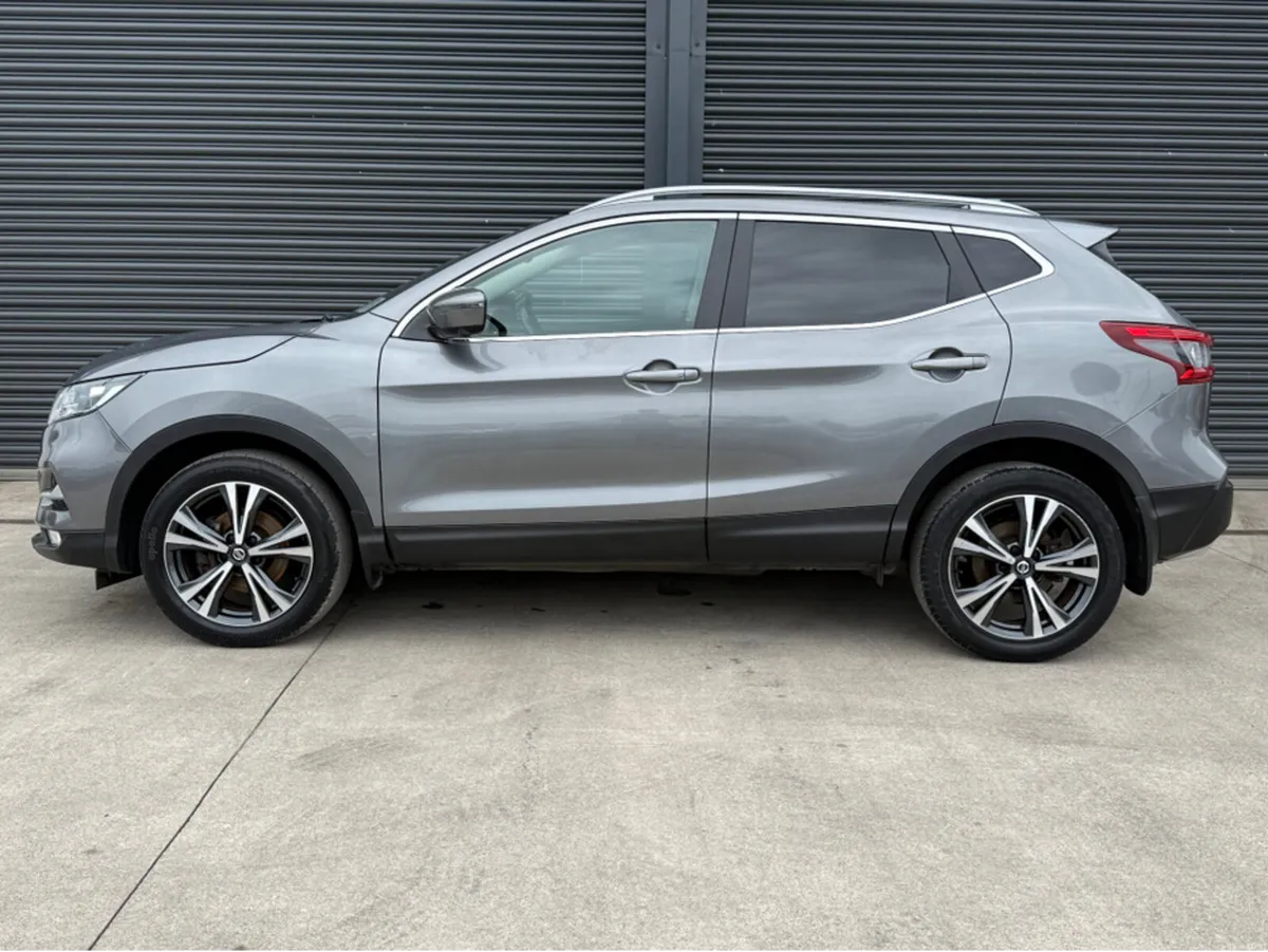 Nissan Qashqai 1.5 DSL SV PREMIUM DCT AUTO ** Glas - Image 4