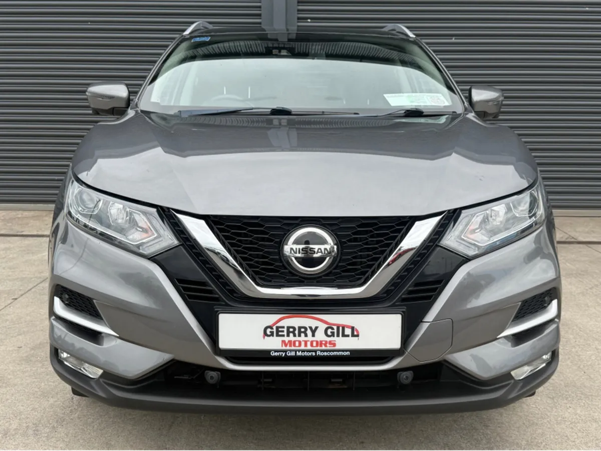 Nissan Qashqai 1.5 DSL SV PREMIUM DCT AUTO ** Glas - Image 2