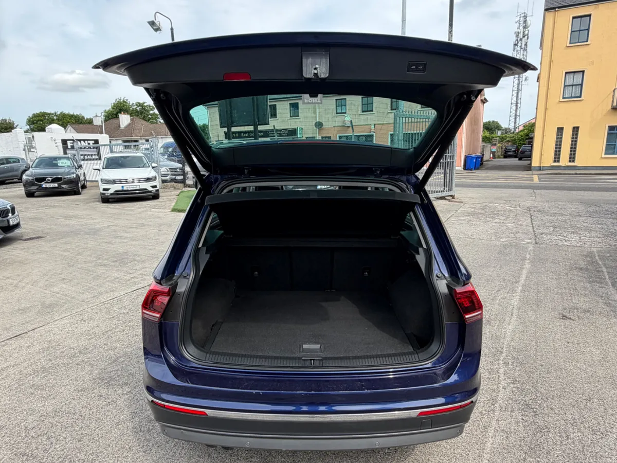 181 Volkswagen Tiguan 2.0TDI MANUAL - HIGHLINE - - Image 5